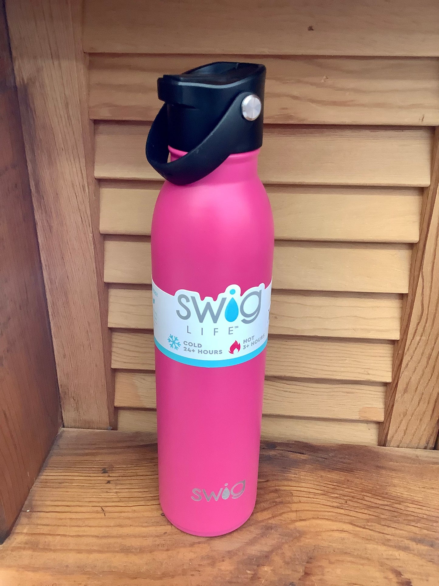 Swig flip sip 20oz water bottle