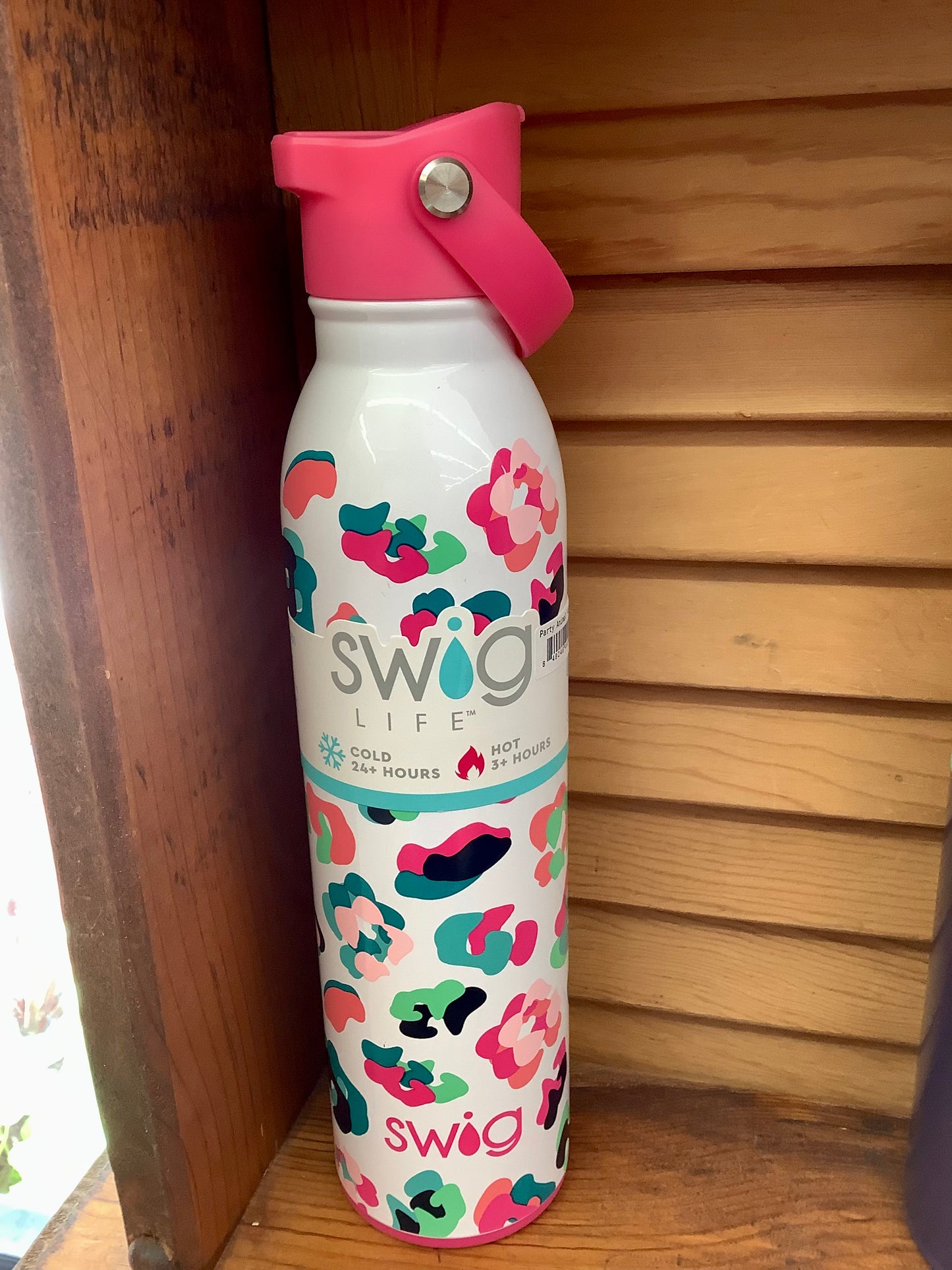 Swig flip sip 20oz water bottle